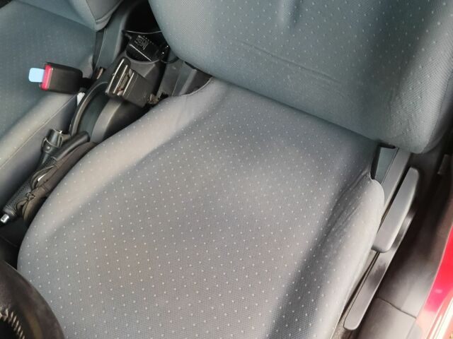 Красный Пежо иOн, объемом двигателя 0 л и пробегом 120 тыс. км за 4400 $, фото 7 на Automoto.ua