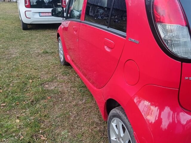 Красный Пежо иOн, объемом двигателя 0 л и пробегом 120 тыс. км за 4400 $, фото 5 на Automoto.ua