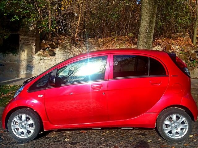 Красный Пежо иOн, объемом двигателя 0 л и пробегом 46 тыс. км за 5200 $, фото 1 на Automoto.ua