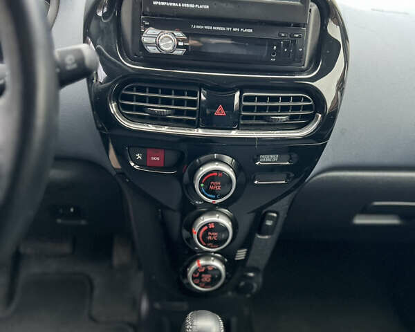 Красный Пежо иOн, объемом двигателя 0 л и пробегом 43 тыс. км за 4950 $, фото 9 на Automoto.ua