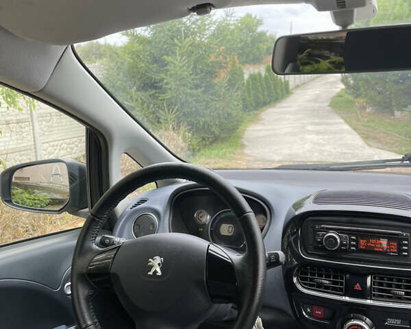 Красный Пежо иOн, объемом двигателя 0 л и пробегом 111 тыс. км за 5400 $, фото 18 на Automoto.ua