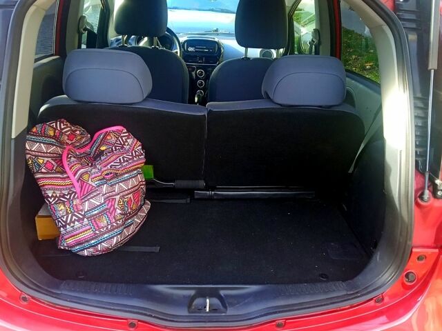 Красный Пежо иOн, объемом двигателя 0 л и пробегом 46 тыс. км за 5200 $, фото 5 на Automoto.ua