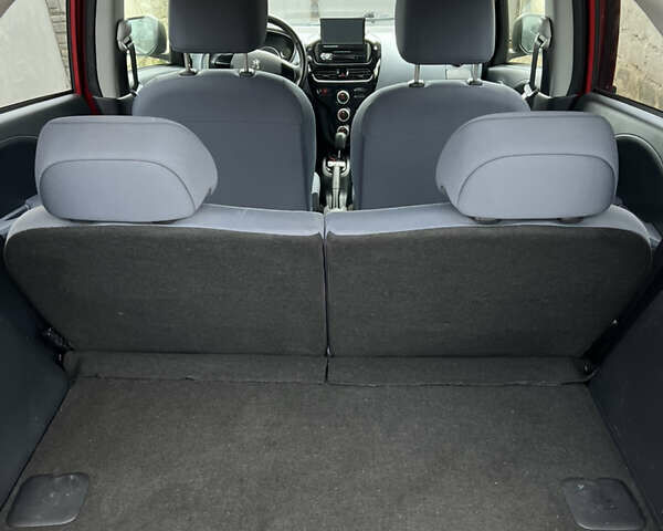 Красный Пежо иOн, объемом двигателя 0 л и пробегом 43 тыс. км за 4950 $, фото 13 на Automoto.ua