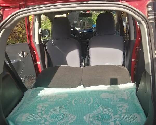 Красный Пежо иOн, объемом двигателя 0 л и пробегом 80 тыс. км за 4900 $, фото 9 на Automoto.ua