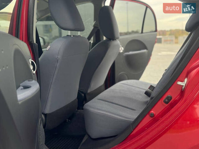 Красный Пежо иOн, объемом двигателя 0 л и пробегом 144 тыс. км за 3990 $, фото 16 на Automoto.ua