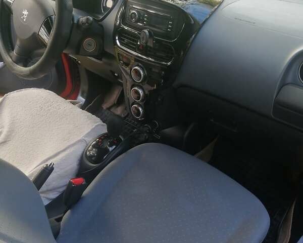 Красный Пежо иOн, объемом двигателя 0 л и пробегом 80 тыс. км за 4900 $, фото 2 на Automoto.ua
