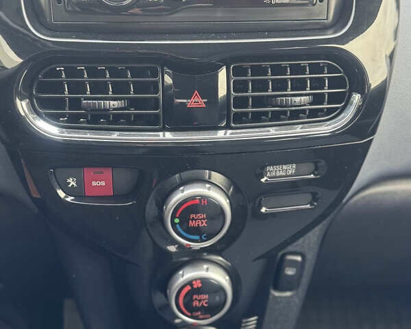 Красный Пежо иOн, объемом двигателя 0 л и пробегом 144 тыс. км за 3990 $, фото 7 на Automoto.ua