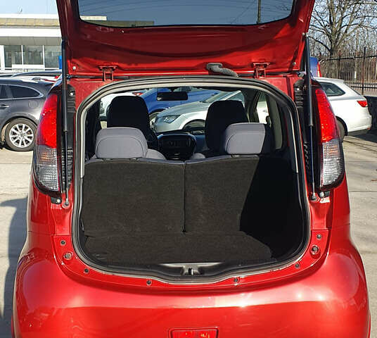 Красный Пежо иOн, объемом двигателя 0 л и пробегом 50 тыс. км за 5500 $, фото 5 на Automoto.ua