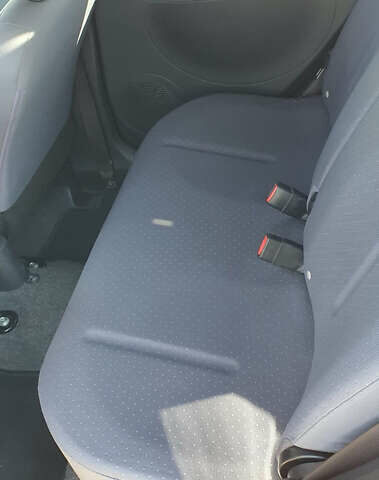 Красный Пежо иOн, объемом двигателя 0 л и пробегом 50 тыс. км за 5500 $, фото 18 на Automoto.ua