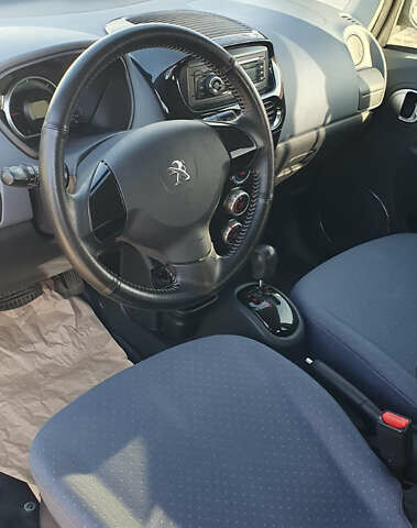 Красный Пежо иOн, объемом двигателя 0 л и пробегом 50 тыс. км за 5500 $, фото 12 на Automoto.ua