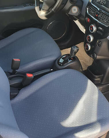 Красный Пежо иOн, объемом двигателя 0 л и пробегом 50 тыс. км за 5500 $, фото 11 на Automoto.ua