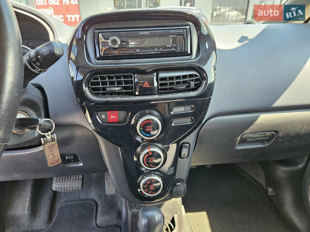 Красный Пежо иOн, объемом двигателя 0 л и пробегом 43 тыс. км за 7200 $, фото 9 на Automoto.ua