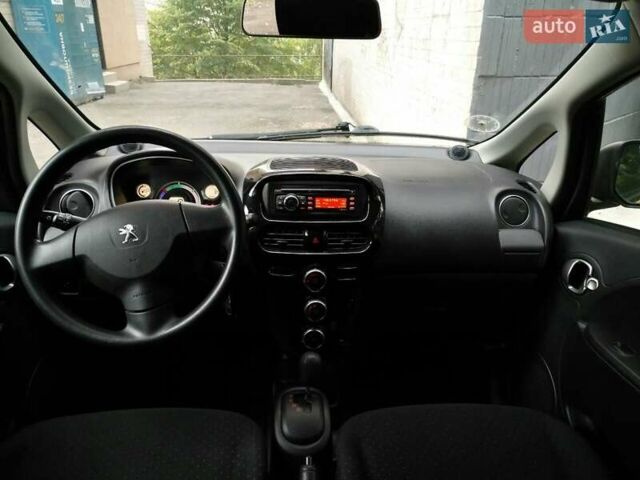 Желтый Пежо иOн, объемом двигателя 0 л и пробегом 78 тыс. км за 4300 $, фото 2 на Automoto.ua