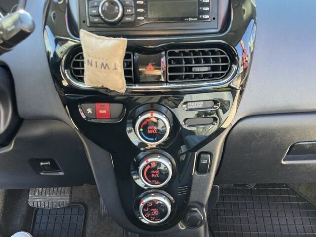 Серый Пежо иOн, объемом двигателя 0 л и пробегом 81 тыс. км за 3500 $, фото 14 на Automoto.ua