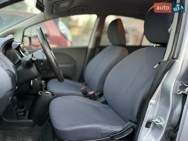 Серый Пежо иOн, объемом двигателя 0 л и пробегом 64 тыс. км за 4600 $, фото 4 на Automoto.ua