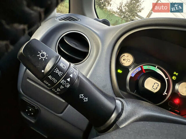 Серый Пежо иOн, объемом двигателя 0 л и пробегом 64 тыс. км за 4600 $, фото 13 на Automoto.ua