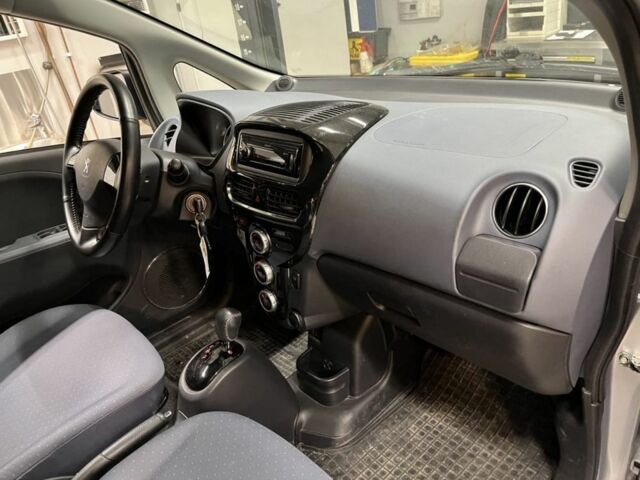 Серый Пежо иOн, объемом двигателя 0 л и пробегом 30 тыс. км за 5900 $, фото 4 на Automoto.ua