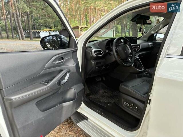 Белый Пежо Landtrek, объемом двигателя 2.4 л и пробегом 7 тыс. км за 37999 $, фото 5 на Automoto.ua