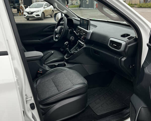 Білий Пежо Landtrek, об'ємом двигуна 1.91 л та пробігом 40 тис. км за 35000 $, фото 16 на Automoto.ua