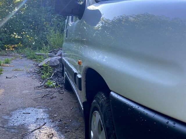 Белый Пежо Partner, объемом двигателя 1.9 л и пробегом 340 тыс. км за 2100 $, фото 1 на Automoto.ua