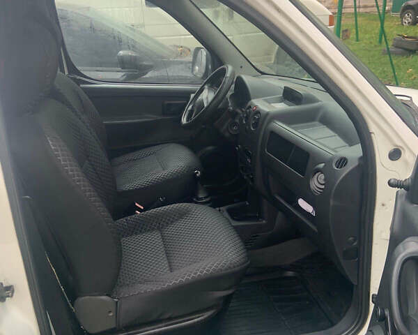 Белый Пежо Partner, объемом двигателя 1.87 л и пробегом 400 тыс. км за 3466 $, фото 5 на Automoto.ua