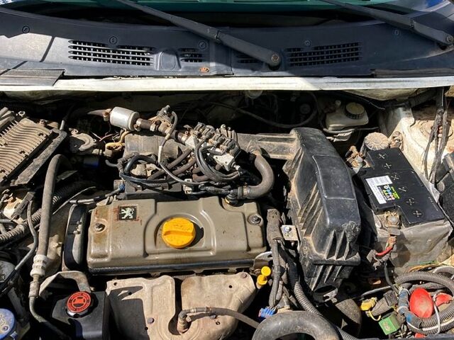 Білий Пежо Partner, об'ємом двигуна 1.4 л та пробігом 400 тис. км за 3550 $, фото 5 на Automoto.ua