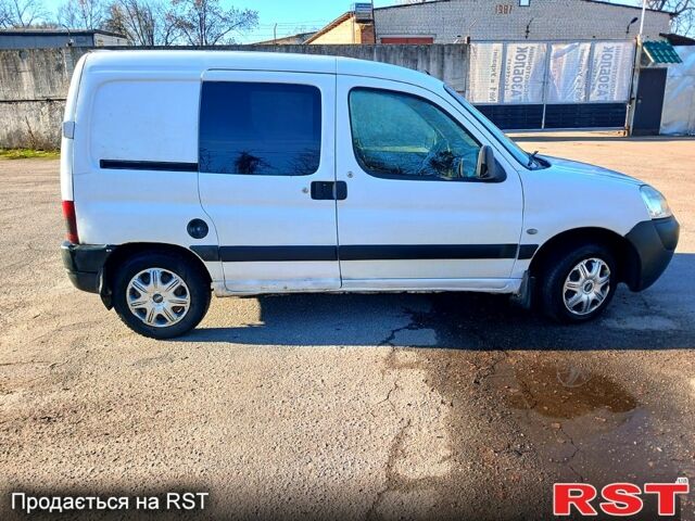 Белый Пежо Partner, объемом двигателя 1.9 л и пробегом 355 тыс. км за 2950 $, фото 6 на Automoto.ua