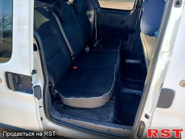 Белый Пежо Partner, объемом двигателя 1.9 л и пробегом 355 тыс. км за 2950 $, фото 11 на Automoto.ua