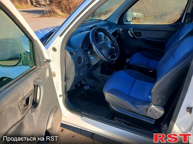 Белый Пежо Partner, объемом двигателя 1.9 л и пробегом 355 тыс. км за 2950 $, фото 9 на Automoto.ua
