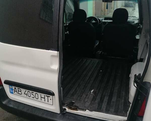 Белый Пежо Partner, объемом двигателя 1.36 л и пробегом 198 тыс. км за 2650 $, фото 4 на Automoto.ua