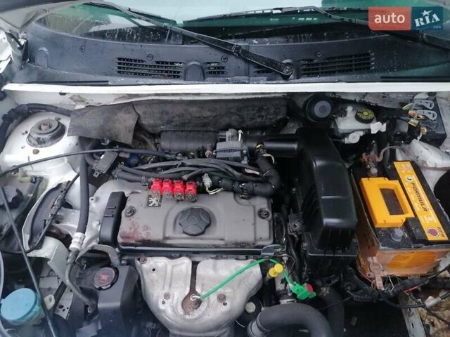 Белый Пежо Partner, объемом двигателя 1.36 л и пробегом 198 тыс. км за 2650 $, фото 8 на Automoto.ua