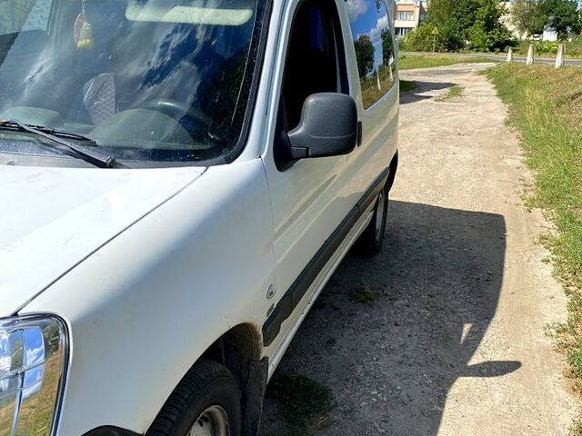 Белый Пежо Partner, объемом двигателя 1.6 л и пробегом 389 тыс. км за 3100 $, фото 4 на Automoto.ua