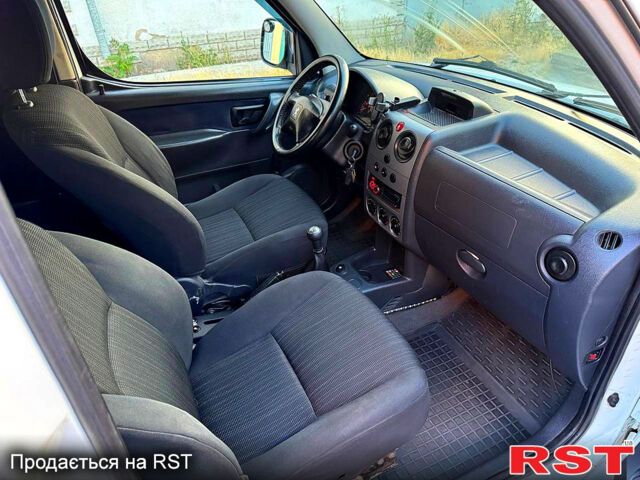 Белый Пежо Partner, объемом двигателя 1.4 л и пробегом 384 тыс. км за 3000 $, фото 7 на Automoto.ua