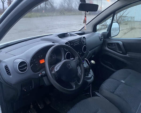 Білий Пежо Partner, об'ємом двигуна 1.6 л та пробігом 286 тис. км за 4200 $, фото 12 на Automoto.ua