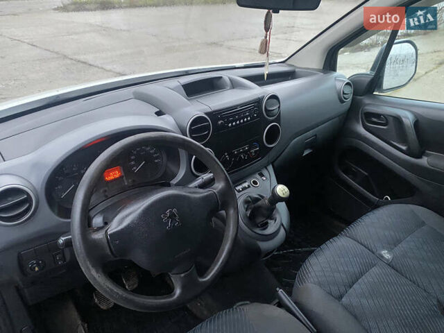 Білий Пежо Partner, об'ємом двигуна 1.6 л та пробігом 286 тис. км за 4200 $, фото 13 на Automoto.ua