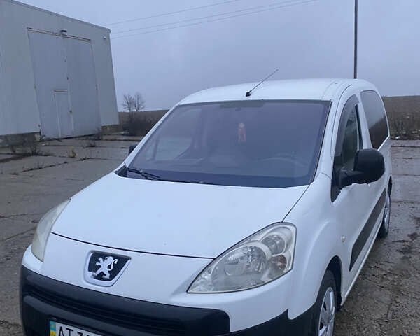Білий Пежо Partner, об'ємом двигуна 1.6 л та пробігом 286 тис. км за 4200 $, фото 2 на Automoto.ua