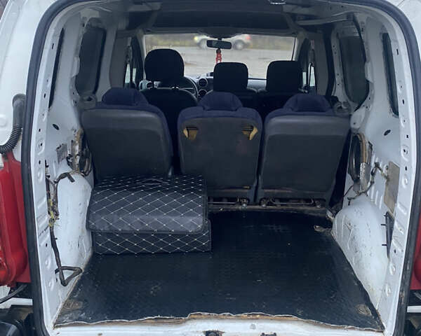 Білий Пежо Partner, об'ємом двигуна 1.6 л та пробігом 286 тис. км за 4200 $, фото 16 на Automoto.ua