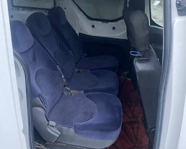 Білий Пежо Partner, об'ємом двигуна 1.6 л та пробігом 286 тис. км за 4200 $, фото 15 на Automoto.ua