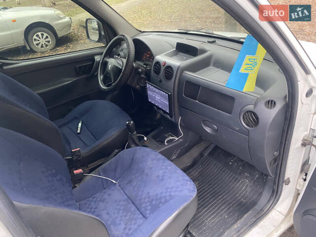 Белый Пежо Partner, объемом двигателя 1.36 л и пробегом 240 тыс. км за 3500 $, фото 16 на Automoto.ua