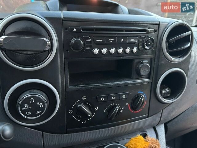 Белый Пежо Partner, объемом двигателя 1.56 л и пробегом 246 тыс. км за 5500 $, фото 5 на Automoto.ua
