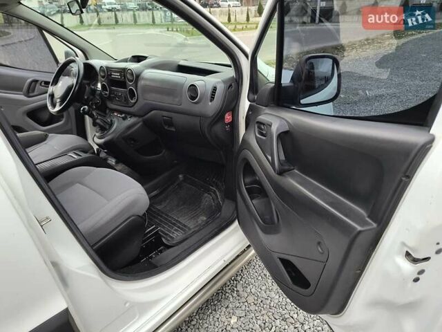 Белый Пежо Partner, объемом двигателя 1.56 л и пробегом 388 тыс. км за 4200 $, фото 10 на Automoto.ua