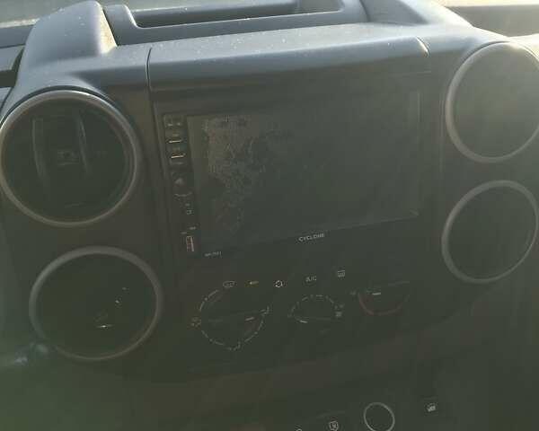 Белый Пежо Partner, объемом двигателя 1.6 л и пробегом 232 тыс. км за 3799 $, фото 10 на Automoto.ua