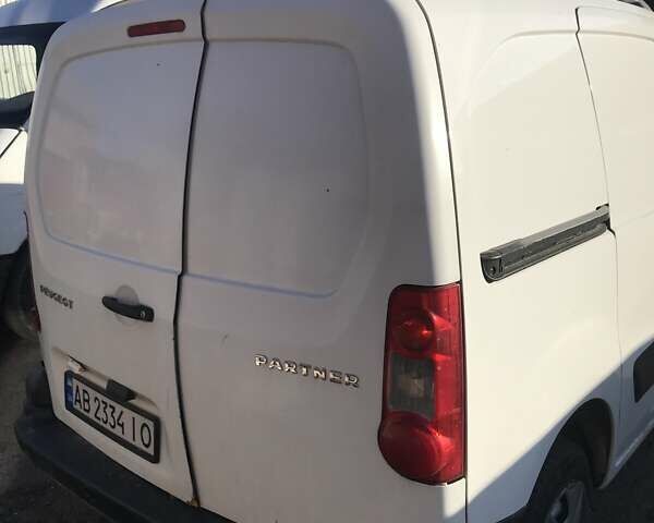 Белый Пежо Partner, объемом двигателя 1.6 л и пробегом 232 тыс. км за 3799 $, фото 14 на Automoto.ua