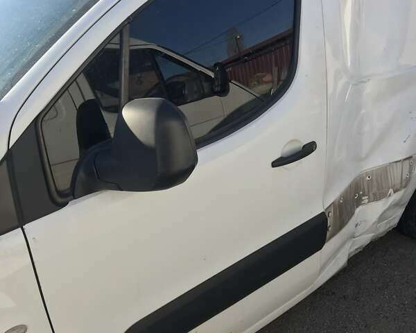 Белый Пежо Partner, объемом двигателя 1.6 л и пробегом 232 тыс. км за 3799 $, фото 2 на Automoto.ua