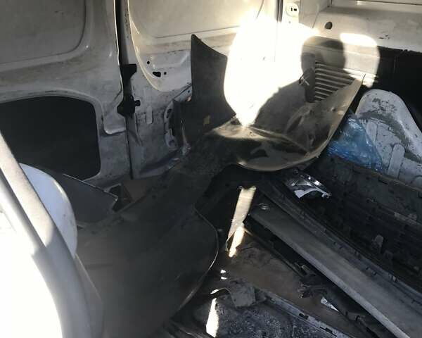 Белый Пежо Partner, объемом двигателя 1.6 л и пробегом 232 тыс. км за 3799 $, фото 18 на Automoto.ua