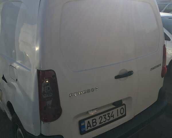 Белый Пежо Partner, объемом двигателя 1.6 л и пробегом 232 тыс. км за 3799 $, фото 13 на Automoto.ua