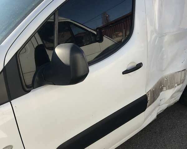 Белый Пежо Partner, объемом двигателя 1.6 л и пробегом 232 тыс. км за 3799 $, фото 1 на Automoto.ua