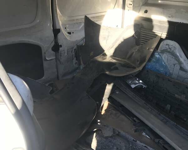 Белый Пежо Partner, объемом двигателя 1.6 л и пробегом 232 тыс. км за 3799 $, фото 19 на Automoto.ua