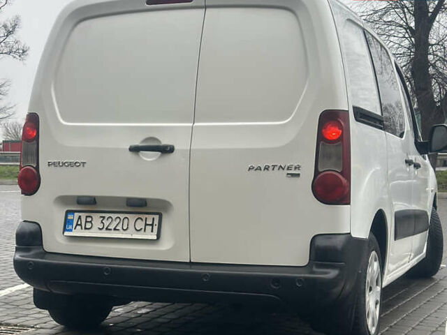 Белый Пежо Partner, объемом двигателя 1.56 л и пробегом 380 тыс. км за 5500 $, фото 4 на Automoto.ua