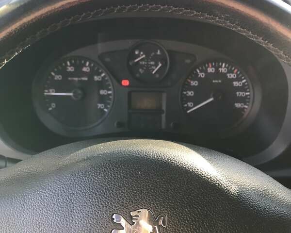 Белый Пежо Partner, объемом двигателя 1.6 л и пробегом 232 тыс. км за 3799 $, фото 7 на Automoto.ua